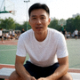 篮球场边观赛的男性用户头像